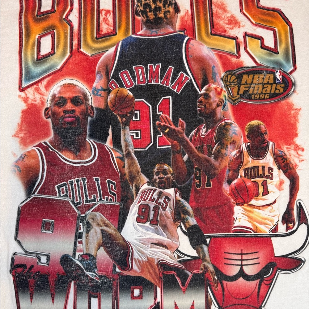 Mitchell & Ness Chicago Bulls Dennis Rodman Graphic Tee - size 2XL(24x29)